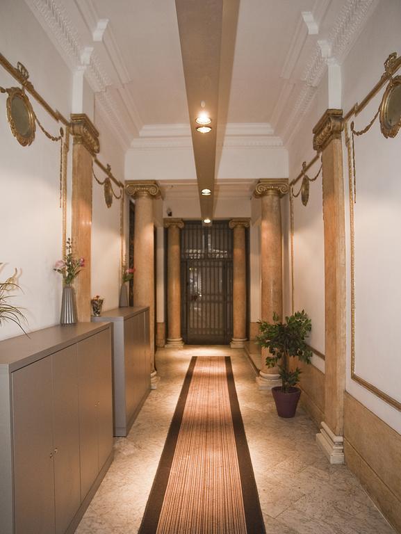Las Ramblas Suites Барселона Екстериор снимка