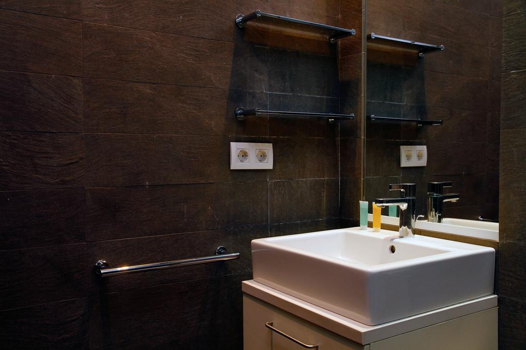 Las Ramblas Suites Барселона Екстериор снимка