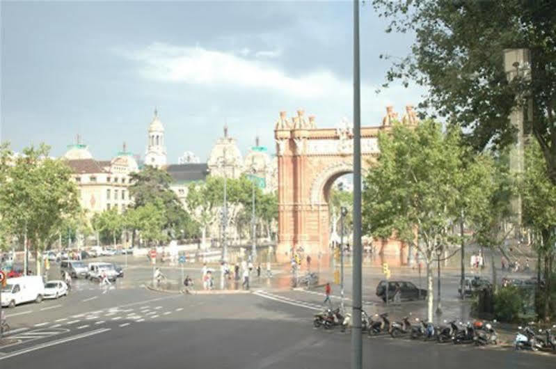 Las Ramblas Suites Барселона Екстериор снимка